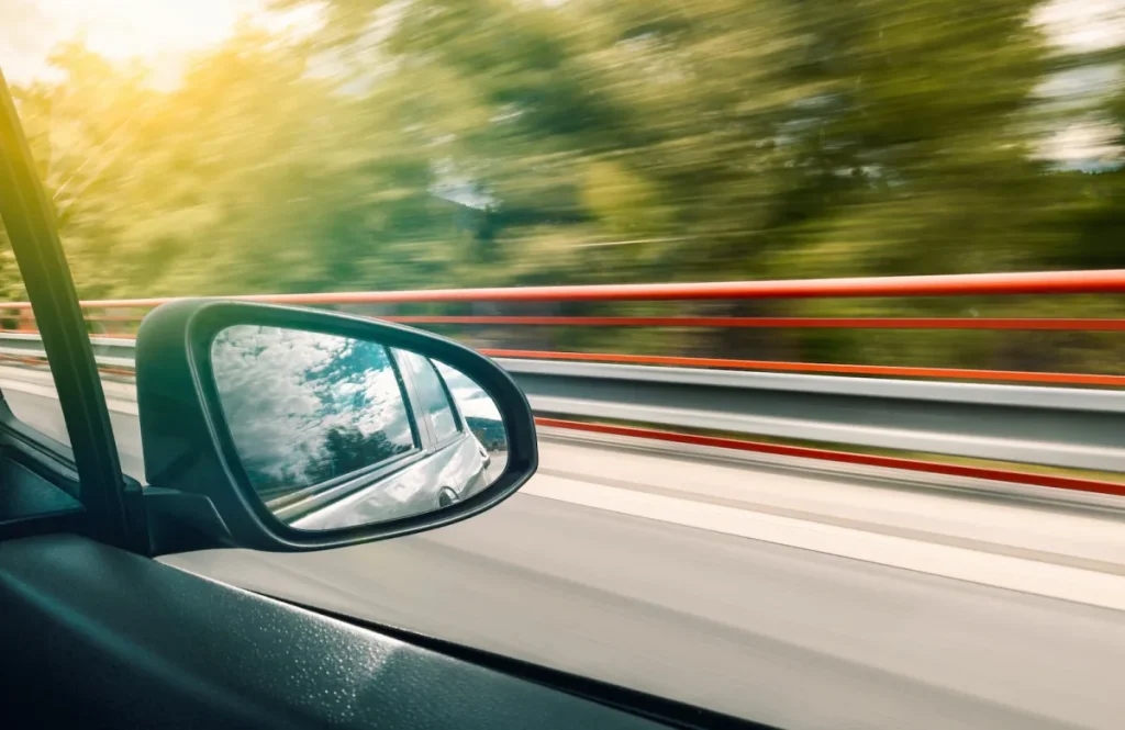 Rétroviseur d'un taxi Taximad en course