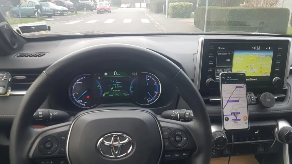Tableau de bord du taxi Taximad avec GPS